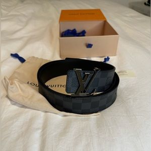 Louis Vuitton Men's Reversible belt 40mm